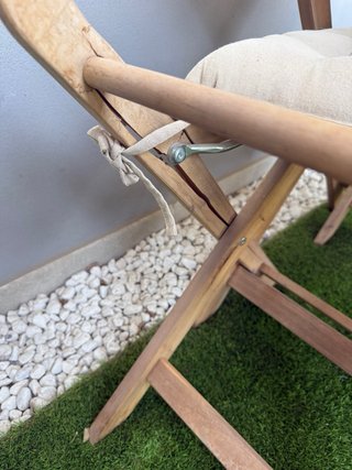Mesa y 4 Sillas de Jardín Madera con cojines.