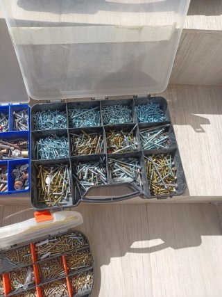 Lote de tornillos y tuercas con cajas