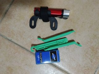 Lote Accesorios Bici: Zapatos, Pedales, Sillín