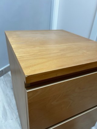 Mesita de noche Malm Ikea beige