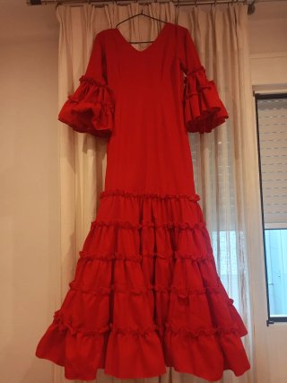Traje de flamenca rojo con volantes