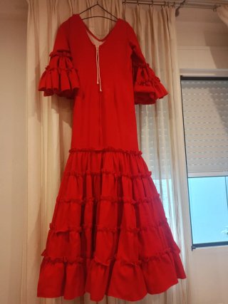 Traje de flamenca rojo con volantes