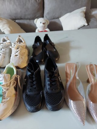 Lote Zapatillas Deportivas Rojas y Blancas