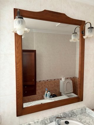 Mueble baño madera, espejo, lavabo mármol y grifo
