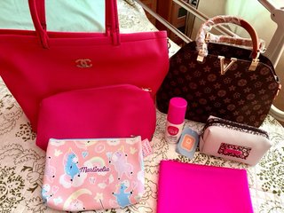 Lote de bolsos,neceseres y bruma fijadora