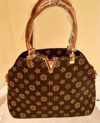 Lote de bolsos,neceseres y bruma fijadora