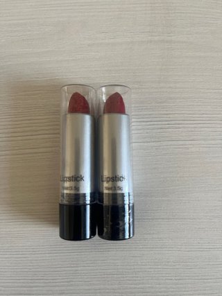2 labiales rojos