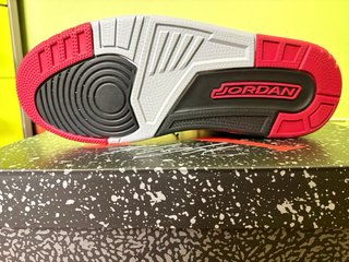 Jordan Spizike Low Negro Rojo