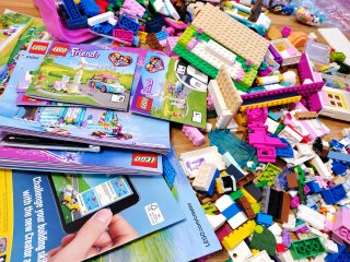 Cajón Lego Friends + 3kg Piezas Sueltas, 40x22x15