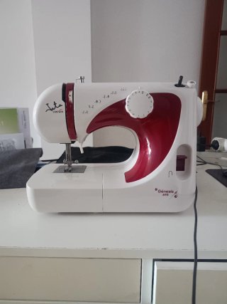 Máquina de coser Jata Génesis 695. Sin estrenar.
