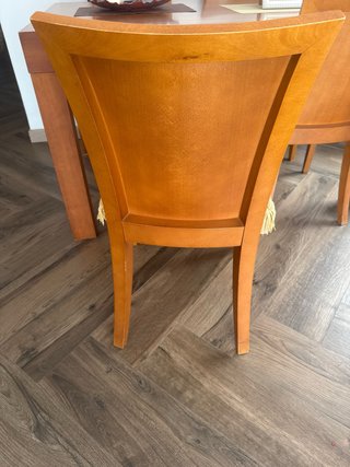 Mesa de comedor y 4 sillas de madera