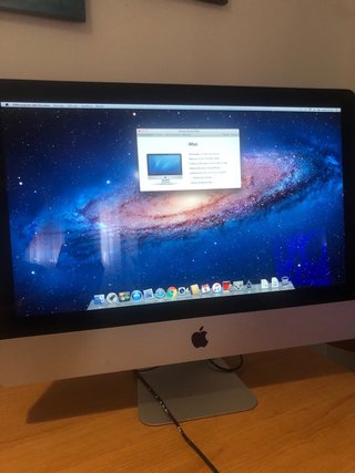iMac con Teclado y Ratón Apple