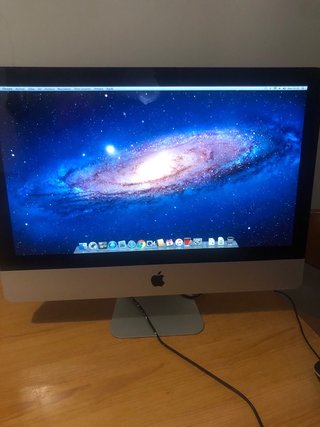 iMac con Teclado y Ratón Apple