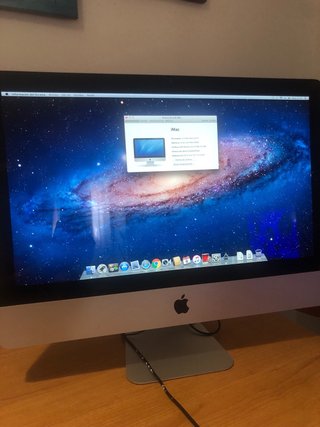 iMac con Teclado y Ratón Apple