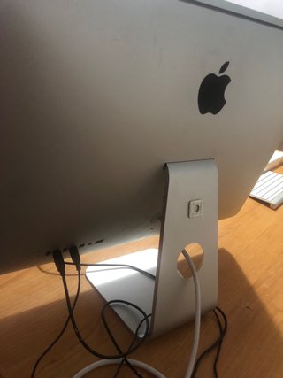 iMac con Teclado y Ratón Apple