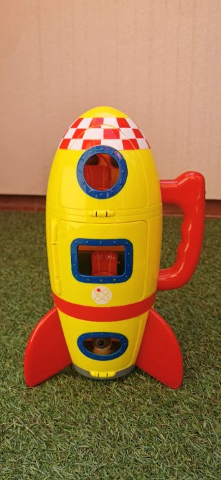 Cohete Peppa Pig con figuras