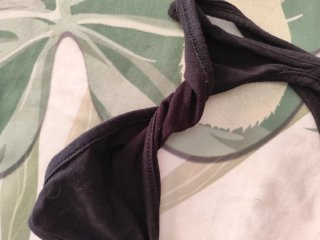 Camiseta tirantes negra con espalda cruzada