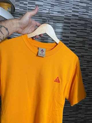 Camiseta Nike ACG Talla S Naranja