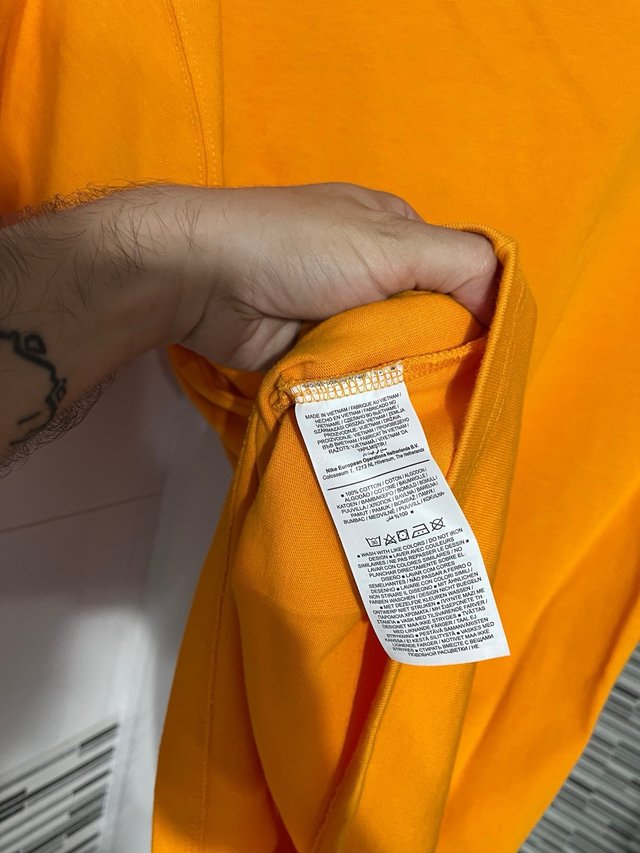 Camiseta Nike ACG Talla S Naranja