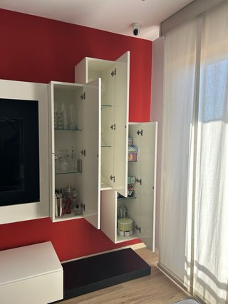 Mueble de salón moderno blanco y negro