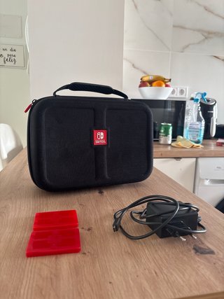 Maletín, cargador oficial y 2 cartuchos Nintendo S