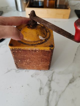 Molinillo de café antiguo