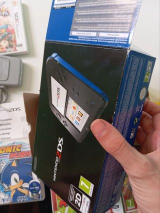 Pack Nintendo 2DS Azul/Negra + 5 Juegos