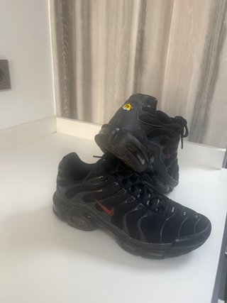 Zapatillas Nike Air Max Plus Negras Rojas