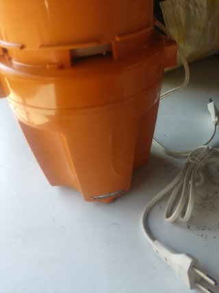 Picadora naranja con cable