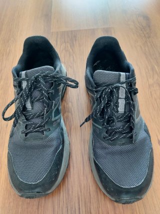 Zapatillas New Balance Negras y Grises