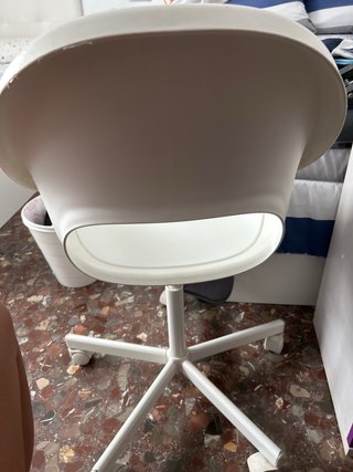 Silla giratoria blanca moderna