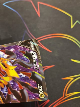 Carta Pokémon Giratina V (PS 220, 130/196) 2022