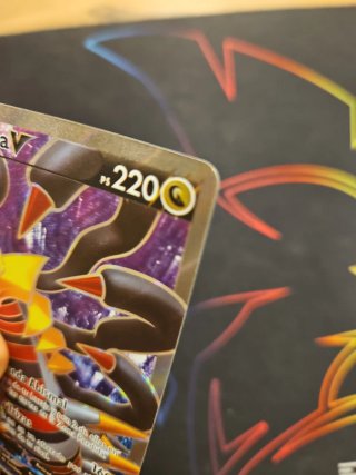 Carta Pokémon Giratina V (PS 220, 130/196) 2022