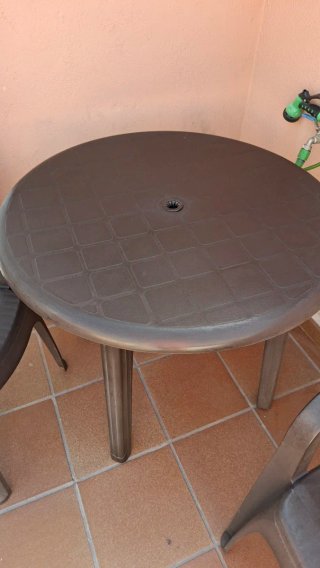 Conjunto mesa y 2 sillas marrón