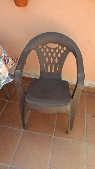 Conjunto mesa y 2 sillas marrón