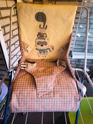 Trona portátil TUC TUC para bebé con estampado