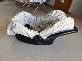 Maxi Cosi Bebe Confort Cabrio Fix + Funda