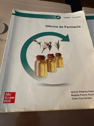 3 ,Libros de 1 curso, grado medio farmacia