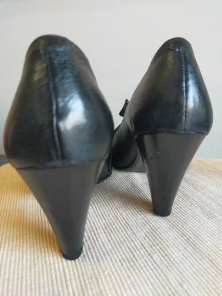 Zapatos de tacón de piel negros talla 38