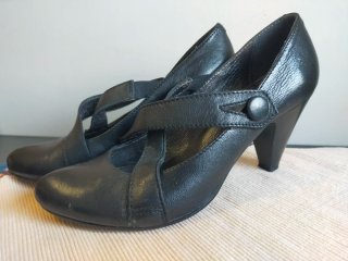 Zapatos de tacón de piel negros talla 38