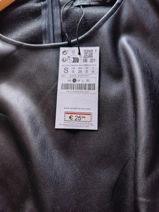 Vestido mini efecto piel Stradivarius Talla S