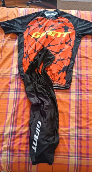 Conjunto Ciclismo Giant Naranja y Negro