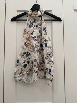 Blusa floral cuello alto jacquard