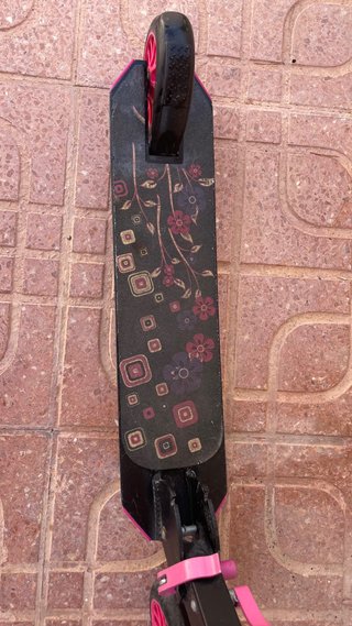 Patinete infantil plegable negro y rosa