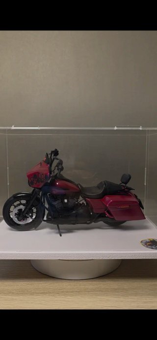 Harley Davidson Custom Roja y Negra