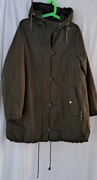 Parka verde con capucha