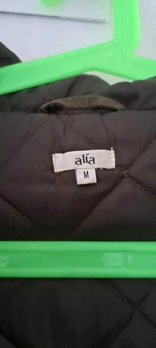 Parka verde con capucha