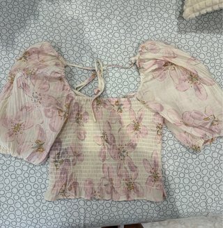 Blusa top floral manga abullonada
