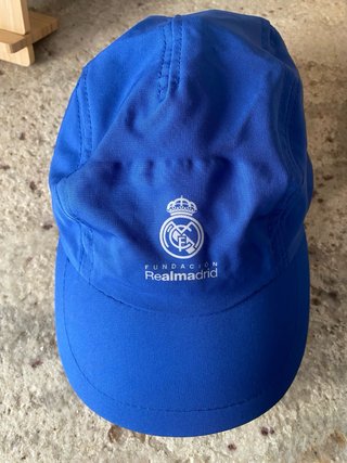 Lote Camiseta y Gorra Fundación Real Madrid