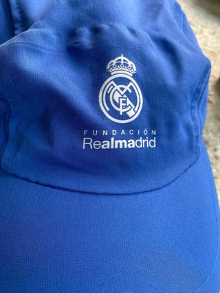 Lote Camiseta y Gorra Fundación Real Madrid